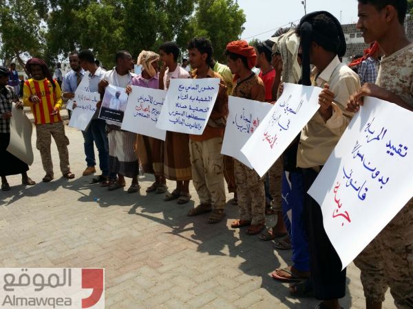 عدن: وقفة احتجاجية ضد الانتهاكات بحق المعتقلين وللمطالبة بكشف مصير عشرات المخفيين قسريا (صور + فيديو)