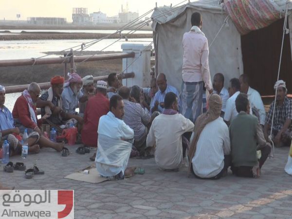 عدن.. اعتصام مفتوح لمنتسبي القوات الجوية وألوية الصواريخ للمطالبة بصرف رواتبهم المنقطعة (تقرير ميداني)