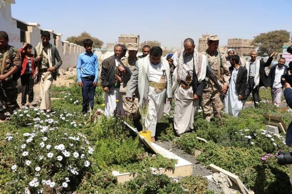 بعد زعم الحوثيين وفاته.. مواطن في عمران يكتشف أن أخاه حيا قبل لحظات من دفنه