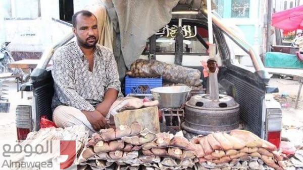 رمضان في حضرموت.. أجواء الألفة والتراحم تبدد معاناة المواطنين (صور)