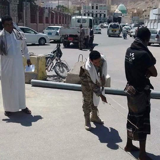 نيابة بسيؤون تجلد مواطنا متهما بشرب الخمر ثمانين جلدة (صورة)