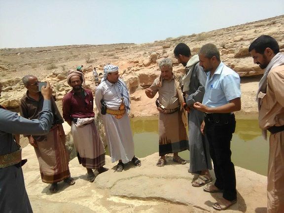 محافظ صنعاء يوفد لجنة رسمية للاطلاع على أوضاع السكان والنازحين في صلب نهم