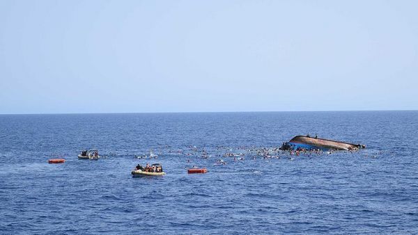 غرق سفينة عراقية بالخليج العربي وانتشال 4 جثث وفقدان 9 من طاقهما