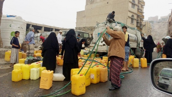 بسبب القات والحوثيين.. أزمة مياه حادة في تعز