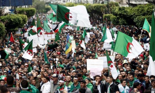 صحيفة بريطانية: الثوريون الجدد حفظوا دروس الربيع العربي