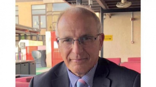 السفير البريطاني لدى اليمن: الشرعية هي المخولة بتحديد سفرائها بالخارج