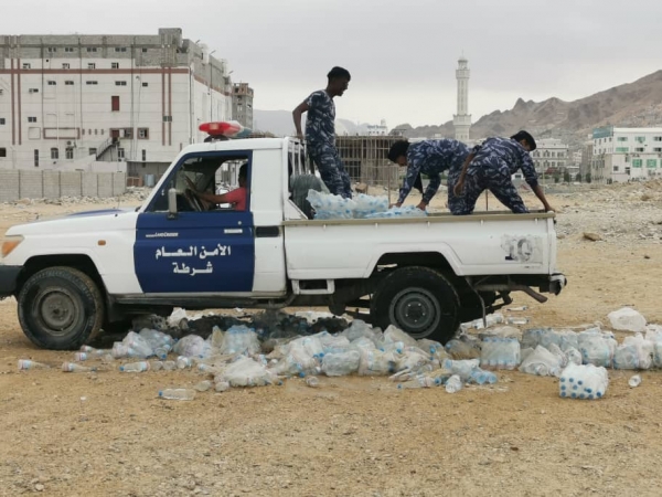 مكتب الصناعة والتجارة بمأرب يتلف 800 كرتون حليب أطفال