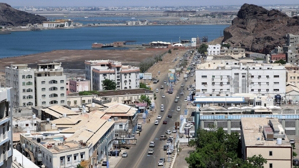 عدن.. مدير واجبات دار سعد يقتحم محطة الأهرام ويوقفها عن العمل