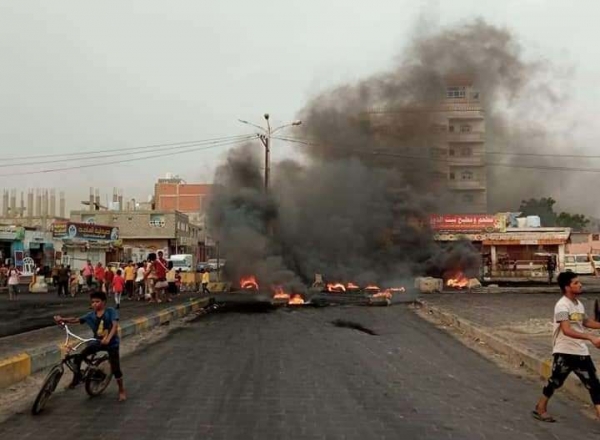 بعد إعلانه حالة الطوارئ.. الانتقالي يقتل شخصا ويصيب آخرين ويعتقل محتجين في عدن