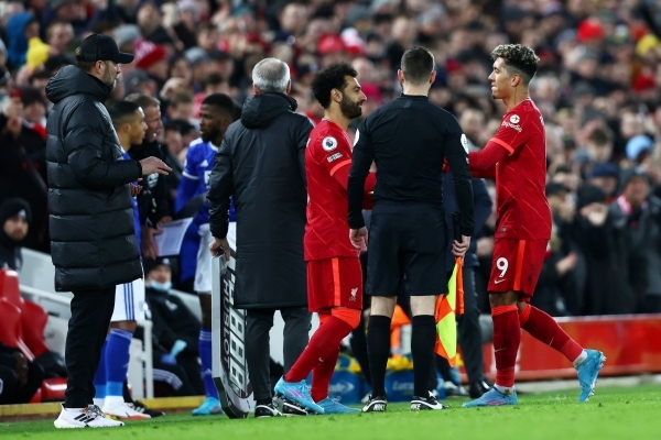 هل يتمكن ليفربول من اللحاق بحامل اللقب مانشستر سيتي في الدوري الإنجليزي؟