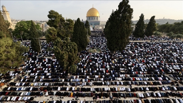 200 ألف فلسطيني أدوا صلاة العيد في المسجد الأقصى