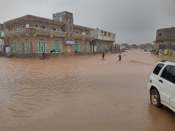 السلطة المحلية في سقطرى تحذّر من منخفض مداري