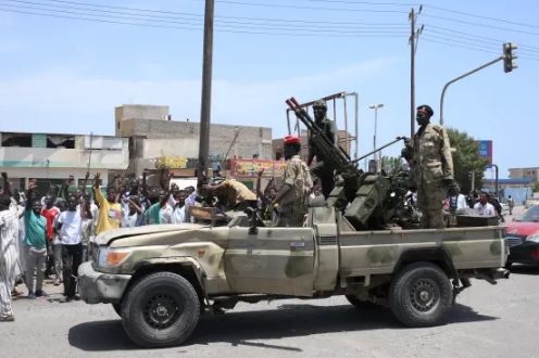 تطورات السودان.. مجلس الأمن يحذر من كارثة إنسانية وقادة في نظام البشير يفرون من السجن