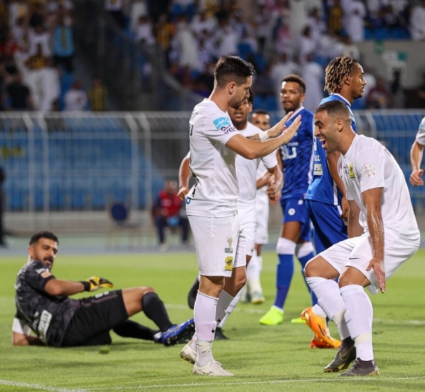 الهلال يمنح النصر قبلة الحياة بتعادل قاتل مع الاتحاد