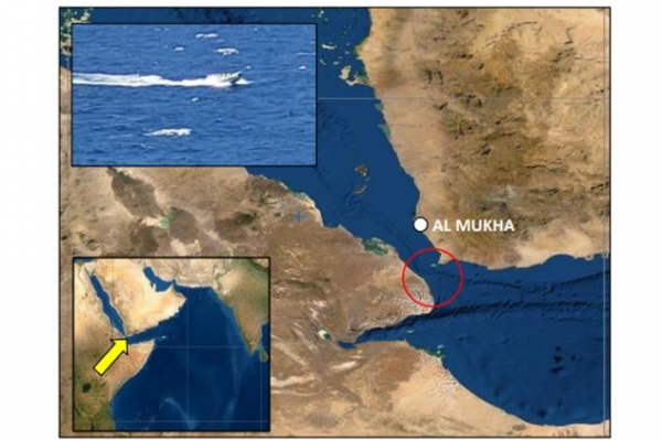 البحرية البريطانية: اقتراب زورقين من سفينة تجارية على بُعد نحو 50 ميلاً قبالة ميناء المخا