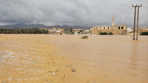 نتيجة الأمطار.. سلطات المهرة تعلق الدراسة ليوم غد الخميس