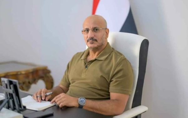 طارق صالح يدعو الحوثيين لتسليم صنعاء.. وقيادي حوثي يرد: إذا غضب الله على نملة أريشت
