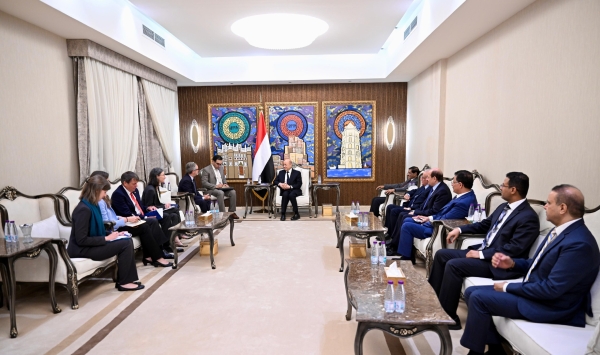 العليمي لسفراء الإتحاد الأوروبي.. نجاح أي مقاربة سياسية مرهون بإنهاء نفوذ إيران في اليمن