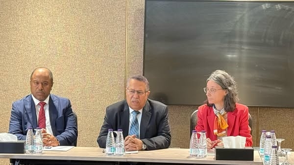 فرنسا تدعو لإيجاد طرق واقعية لإنهاء الانقلاب في اليمن واستعادة مؤسسات الدولة