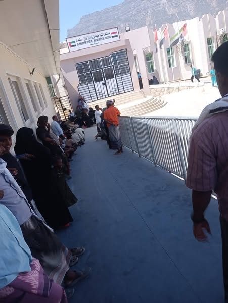 سقطرى.. موظفو مستشفى خليفة يعلنون الإضراب احتجاجا على اعتداءات تطال الكادر الطبي