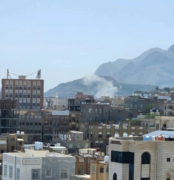 الحوثيون يقصفون أحياء سكنية شرق مدينة تعز