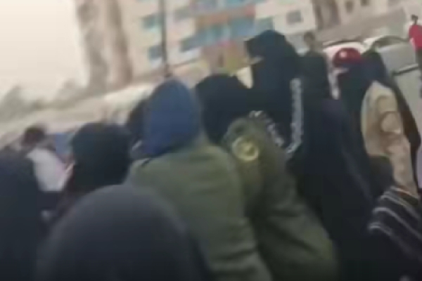 سام: قمع مليشيا الانتقالي لنساء عدن انتهاكا صارخا لحق التظاهر السلمي