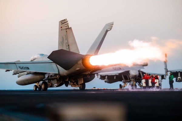 تحليل بريطاني: الحوثيون يذلون أمريكا عسكريا.. هل أيامها كقوة عسكرية مهيمنة بدأت تقترب من نهايتها؟ (ترجمة خاصة)