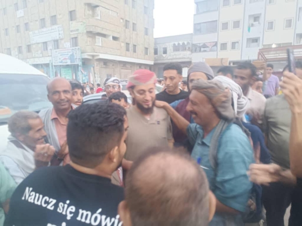 نتيجة الغضب الشعبي.. مليشيا الانتقالي تُفرج عن الشيخ الكازمي بعد إقتحام مسجده في عدن