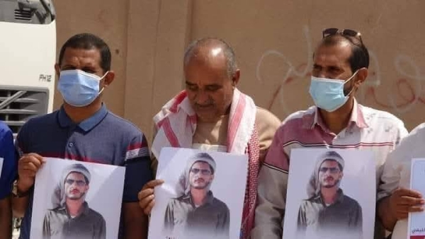 شبوة.. منتسبو القطاع الصحي يطالبون مليشيا الانتقالي بتسليم المتورطين بمقتل الدكتور الخليفي  