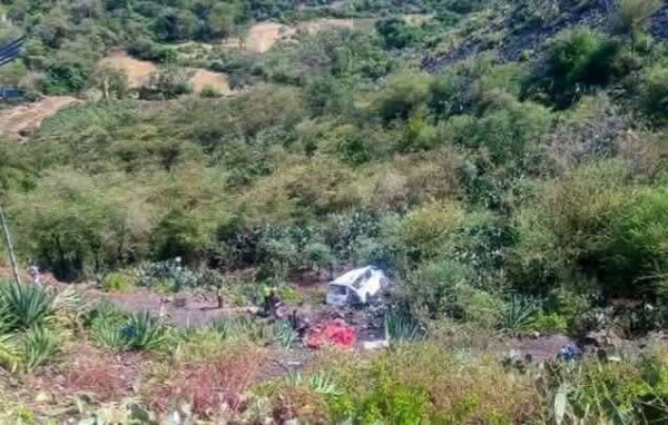 وفاة 6 أشخاص وإصابة 8 آخرين بحادث مروع في إب