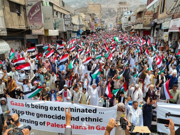 تعز.. مظاهرة حاشدة رفضًا لمجازر الإبادة والتجويع في غزة وتضامنا مع فلسطين