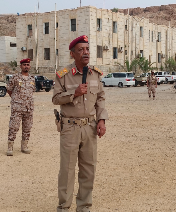 قائد المنطقة العسكرية الثانية يحذر من مخطط حوثي لاستهداف حضرموت