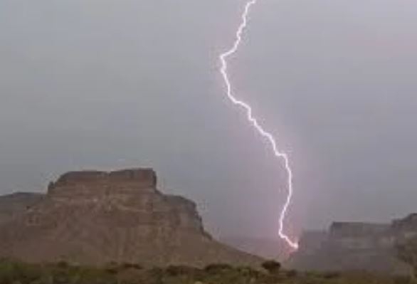 صنعاء.. وفاة مواطن جراء صاعقة رعدية