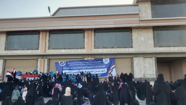 عدا الإشتراكي والناصري.. الأحزاب السياسية تدين الإعتداء على الفعالية النسوية لإصلاح حضرموت