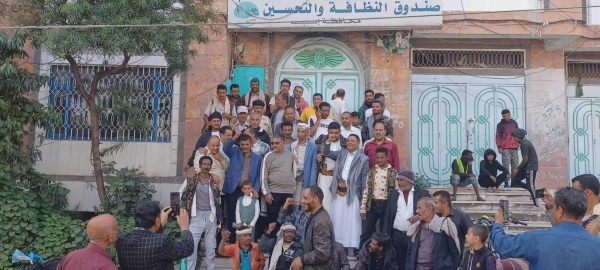 احتجاجات لموظفي صندوق نظافة إب للمطالبة بضبط ومحاسبة قيادي حوثي