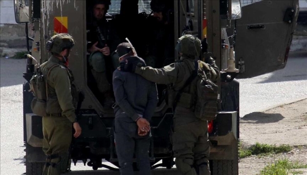 الجيش الإسرائيلي يعتقل 14 فلسطينيا بالضفة