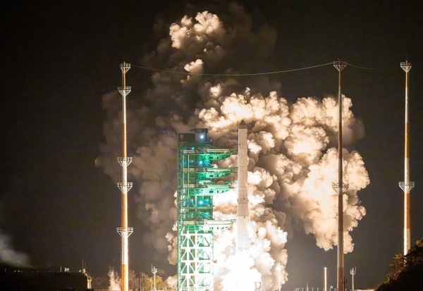 كوريا تنجح في إطلاق الصاروخ الفضائي 