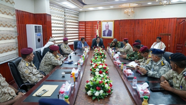 محافظ المهرة يجتمع باللجنة الأمنية ويوجه برفع الجاهزية وحفظ الأمن