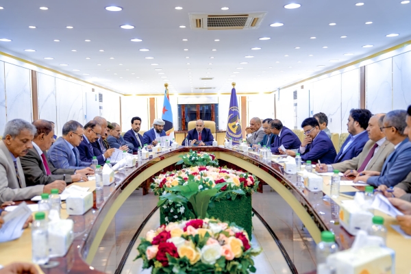 إعلامي سعودي يتهم الانتقالي بتشتيت السعودية والتمرد وإلحاق الخسارة بالرياض