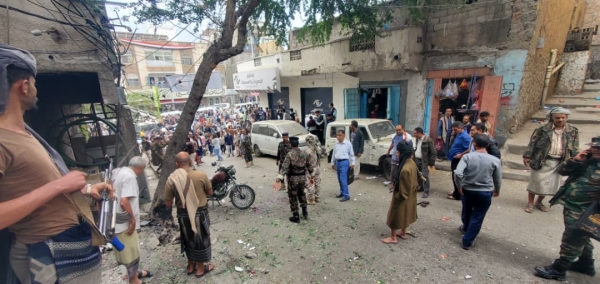 قتلى وجرحى في انفجار أمام مقر لحزب الإصلاح في تعز والحزب يدين