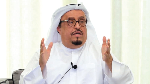 ضاحي خلفان ينقلب على الانتقالي ويؤيد العليمي بتغريدات مفاجئة