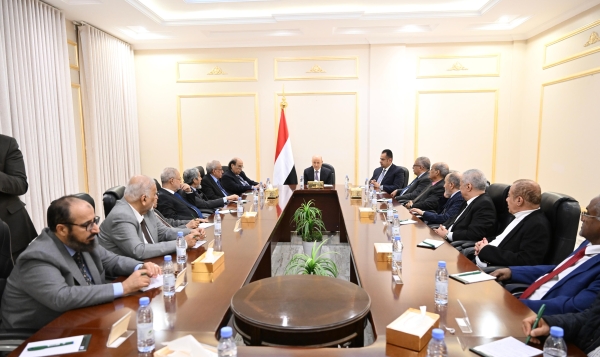 العليمي: الانتقالي لم يستجب لمهلة الحكومة وإنهاء وجود الإمارات إطار لتصحيح مسار التحالف