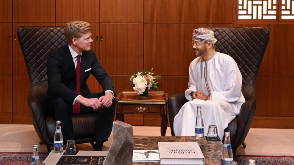 لقاء في مسقط يضم المبعوث الأممي ومسؤولين عمانيين ووفد من الحوثيين