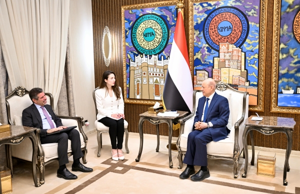 العليمي يدعو واشنطن لردع جذور التهديد في البحر الأحمر ودعم سيادة الدولة اليمنية