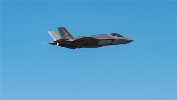 تحسبا لمهاجمة إيران.. 12 مقاتلة 