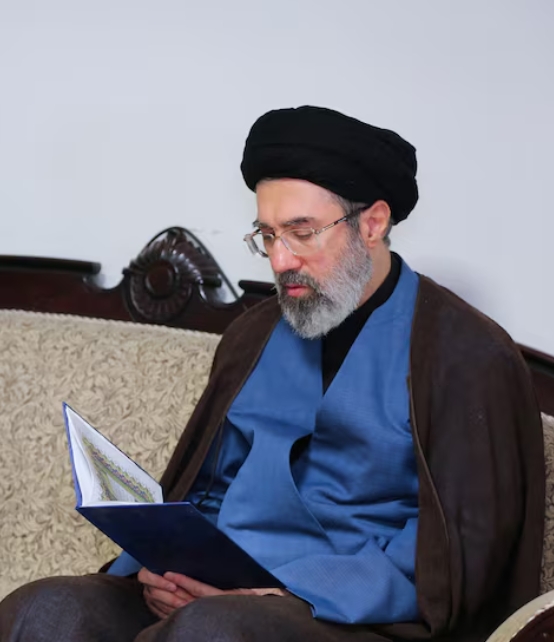 نجاة نجل خامنئي من الهجوم على إيران