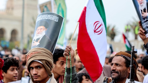 مجلة دولية: الحوثيون على خط الحرب مع إيران من اليمن والبحر الأحمر بثلاثة سيناريوهات (ترجمة خاصة)