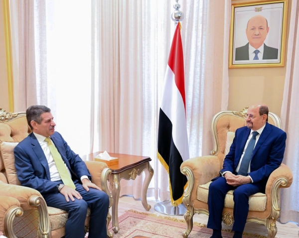 خلال لقائه السفير الأمريكي.. الزنداني يؤكد المضي في إعادة ترتيب أجهزة الدولة وتعزيز الإيرادات