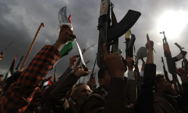 الحوثيون يبررون تدخلهم العسكري من اليمن ويخاطبون عدة جهات لشرح موقفهم