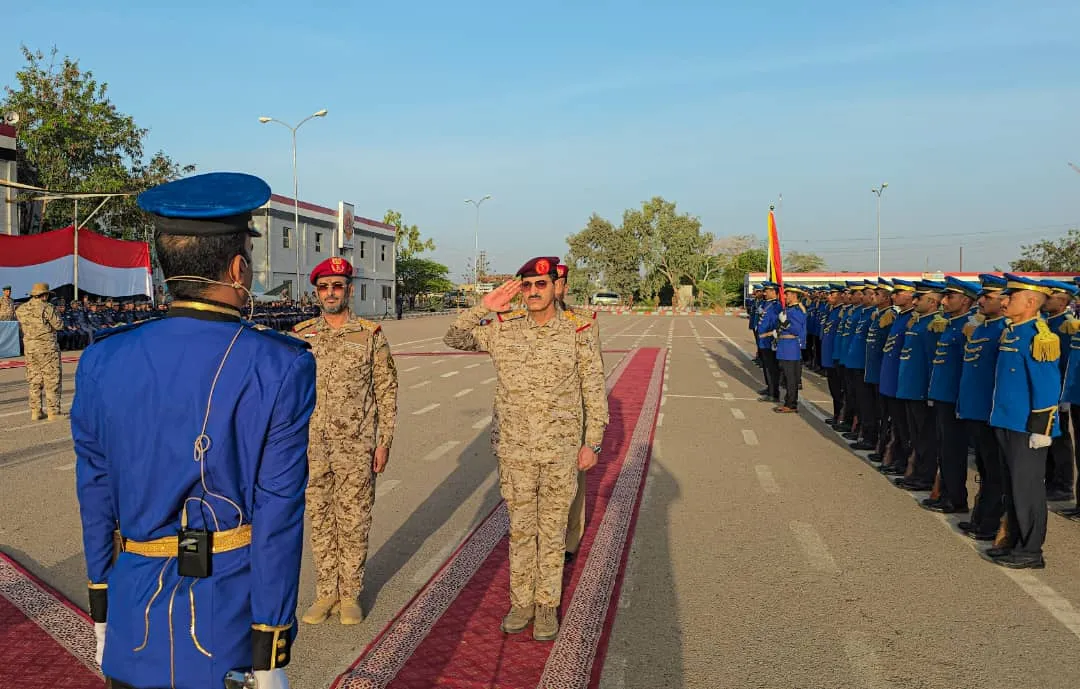 وزير الدفاع يؤكد جاهزية قوات الجيش لمواجهة الحوثيين